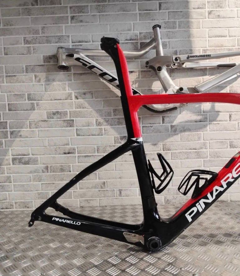Used Pinarello F7 ULTEGRA Di2 2023 Frameset 2023 Road & Gravel, Red — image 4 of 6