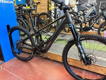 Used Orbea WILD M10 2024 2024 Mountainbike, Black, 29 — image 3 of 12