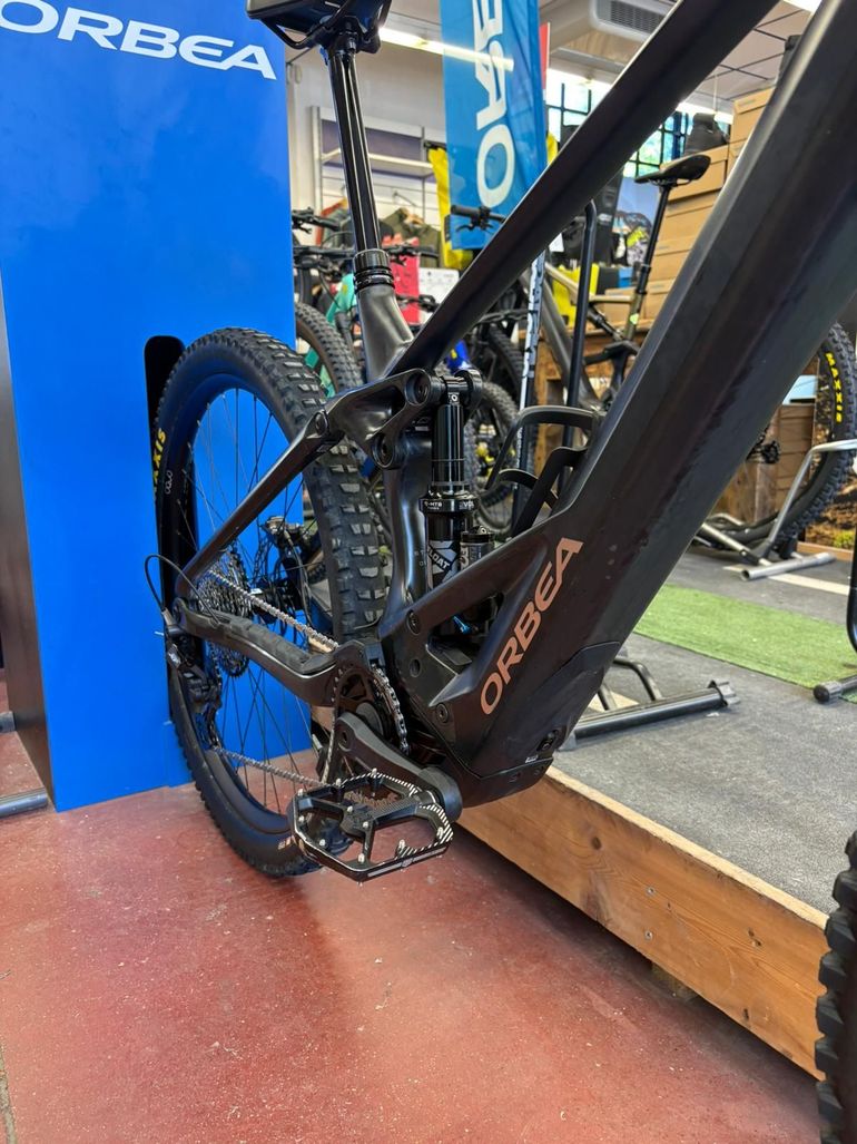Used Orbea WILD M10 2024 2024 Mountainbike, Black, 29 — image 5 of 12