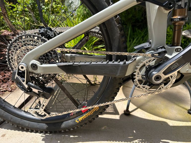 Used Santa Cruz Vala XX AXS RSV / Carbon CC 2025 2025 Mountainbike, Light Gray, 29, 27.5 — image 3 of 4