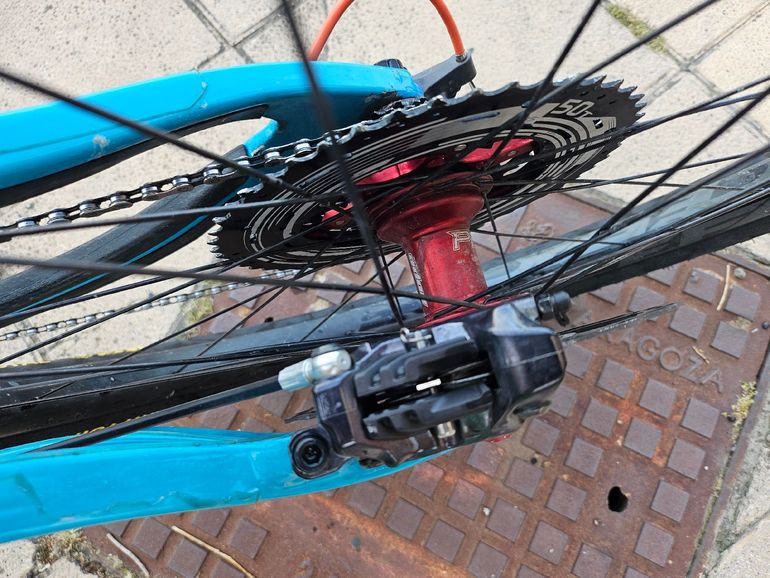 Used Pivot Mach 6 Shimano Deore XT 2023 Mountainbike, Blue — image 5 of 9