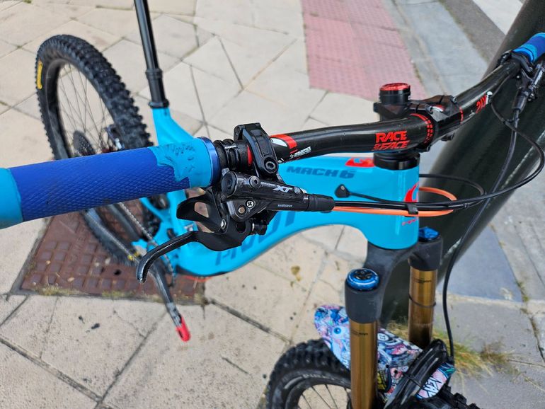 Used Pivot Mach 6 Shimano Deore XT 2023 Mountainbike, Blue — image 8 of 9