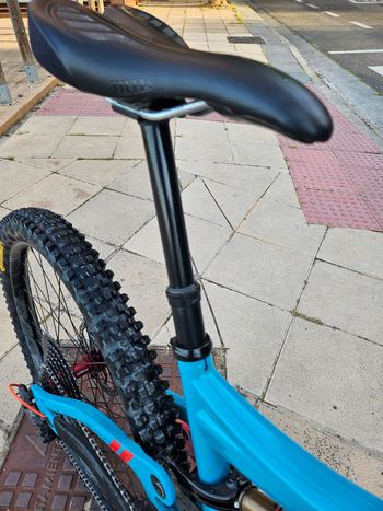 Used Pivot Mach 6 Shimano Deore XT 2023 Mountainbike, Blue — image 7 of 9