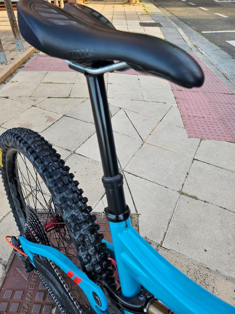 Used Pivot Mach 6 Shimano Deore XT 2023 Mountainbike, Blue — image 7 of 9