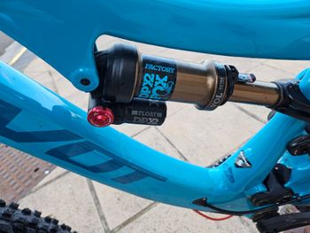 Used Pivot Mach 6 Shimano Deore XT 2023 Mountainbike, Blue — image 6 of 9
