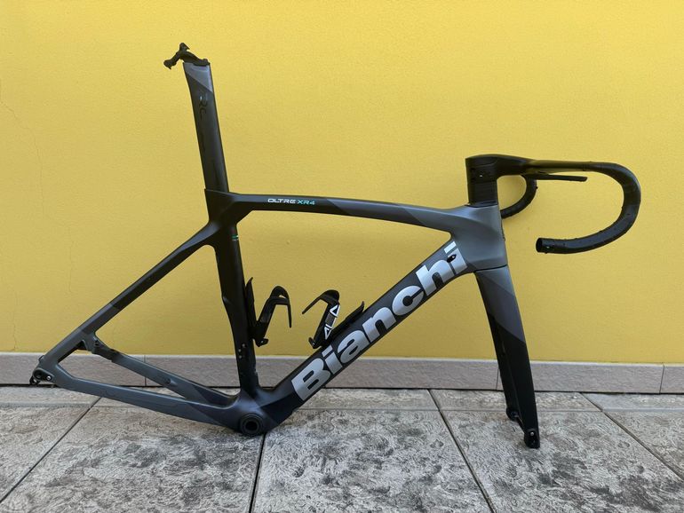 Used Bianchi Oltre XR4 - Frame Kit 2022 Frameset 2022 Road & Gravel — image 1 of 6