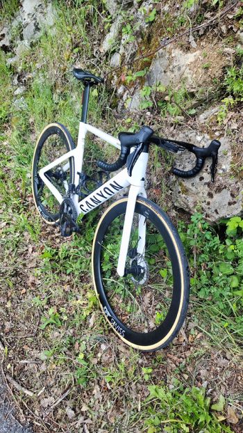 Used Canyon Aeroad CF SLX 7 Di2 2025 2025 Road & Gravel, White — image 3 of 7