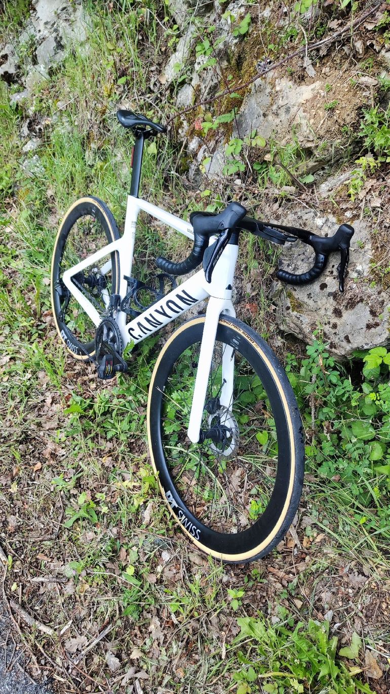 Used Canyon Aeroad CF SLX 7 Di2 2025 2025 Road & Gravel, White — image 3 of 7
