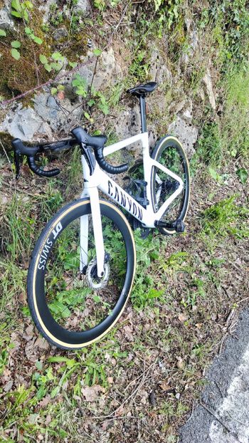 Used Canyon Aeroad CF SLX 7 Di2 2025 2025 Road & Gravel, White — image 5 of 7