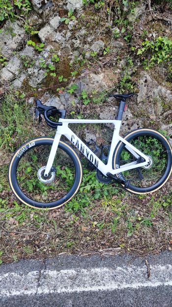 Used Canyon Aeroad CF SLX 7 Di2 2025 2025 Road & Gravel, White — image 2 of 7