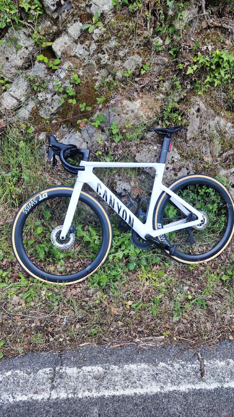 Used Canyon Aeroad CF SLX 7 Di2 2025 2025 Road & Gravel, White — image 2 of 7