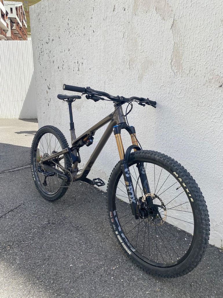 Used Commencal META TR V4 RIDE 2022 2022 Mountainbike, Black, 29 — image 2 of 8