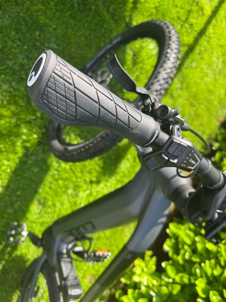 Used CUBE REACTION HYBRID, SLT 750 2023 2023 Mountainbike, Black, 27.5, 29 — image 9 of 11