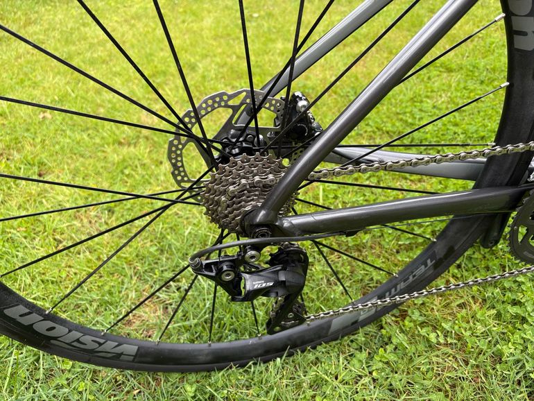 Used Cannondale Caad Shimano 105 2023 Road & Gravel, Light Gray — image 5 of 9