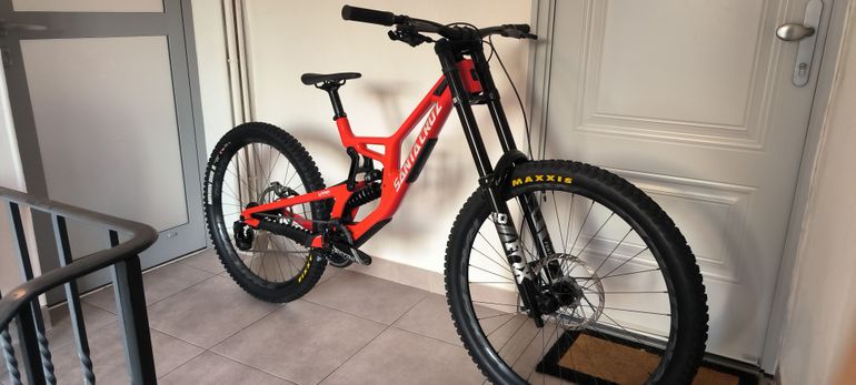 Used Santa Cruz V10 DH S / Carbon CC 2024 2024 Mountainbike, Red, 27.5 — image 1 of 9