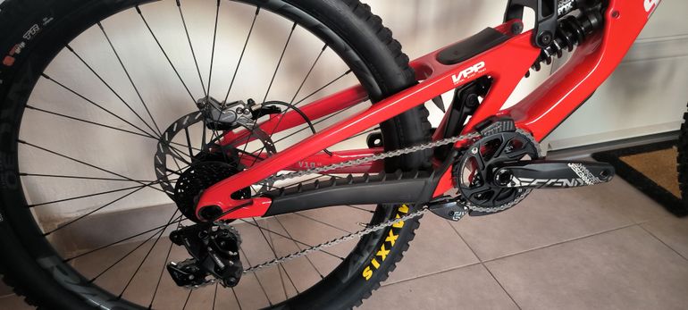 Used Santa Cruz V10 DH S / Carbon CC 2024 2024 Mountainbike, Red, 27.5 — image 4 of 9
