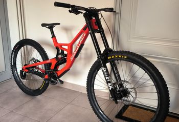 Used Santa Cruz V10 DH S / Carbon CC 2024 2024 Mountainbike, Red, 27.5 — image 2 of 9