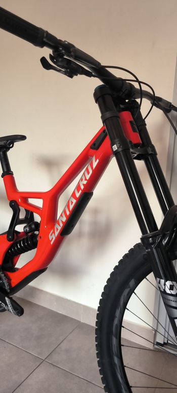 Used Santa Cruz V10 DH S / Carbon CC 2024 2024 Mountainbike, Red, 27.5 — image 3 of 9
