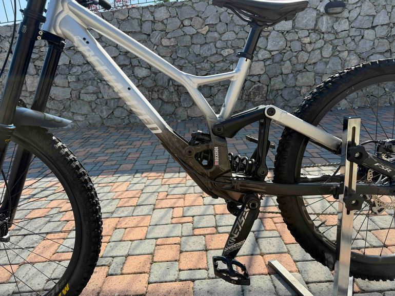 Used Specialized Demo Expert 2022 2022 Mountainbike, Light Gray, 29, 27.5 — image 4 of 9