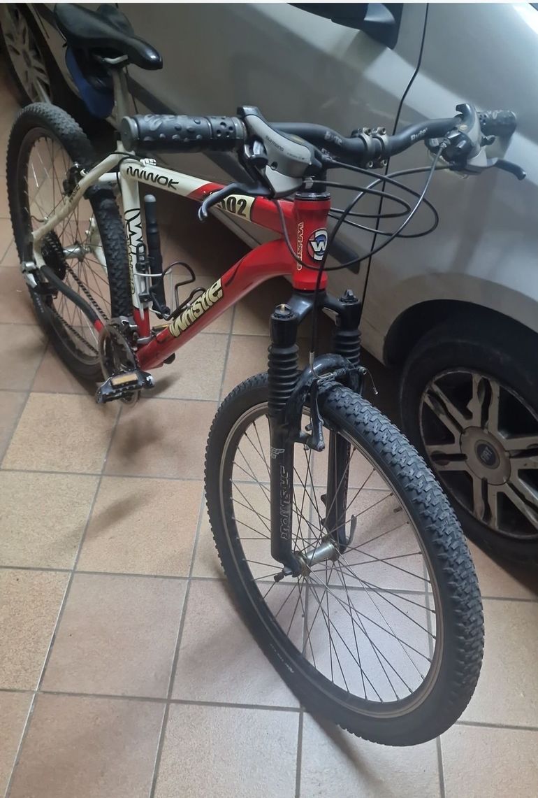 Used Whistle Miwok Shimano Dura Ace Di2 2015 Mountainbike, Rojo — image 1 of 3
