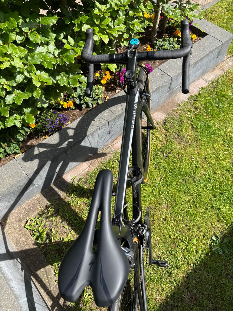 Used Canyon Canyon Aeroud CF SLX, Ultegra (velgremmen) 2019 Road & Gravel, Black — image 4 of 5