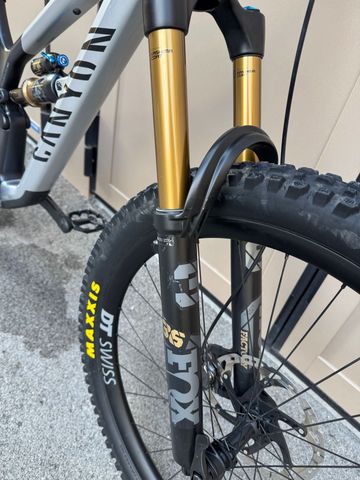Canyon Spectral 29 CFR 2022 2022 Mountainbike usato, Grigio chiaro — immagine 13 di 19
