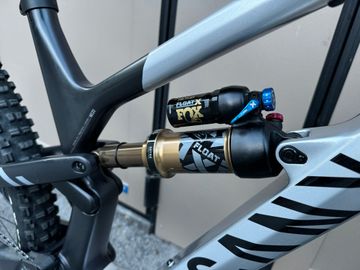 Canyon Spectral 29 CFR 2022 2022 Mountainbike usato, Grigio chiaro — immagine 5 di 19