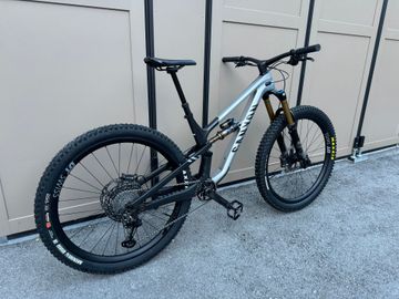 Canyon Spectral 29 CFR 2022 2022 Mountainbike usato, Grigio chiaro — immagine 3 di 19