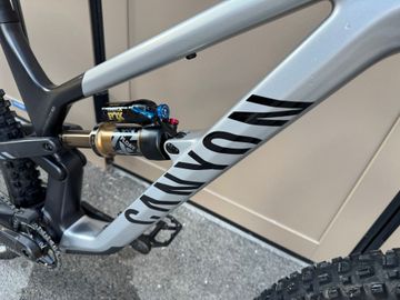 Canyon Spectral 29 CFR 2022 2022 Mountainbike usato, Grigio chiaro — immagine 15 di 19