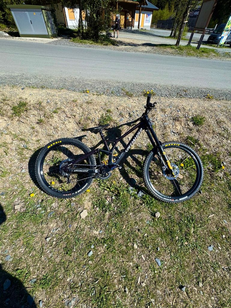 Used Specialized Demo Race 2023 2023 Mountainbike, Red, 29 — image 4 of 7