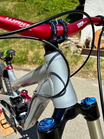 Used YT Industries Emergency Sale Custom YT Tues Downhill Mountainbike/Fully 2012 Mountainbike, Light Gray — image 10 of 10
