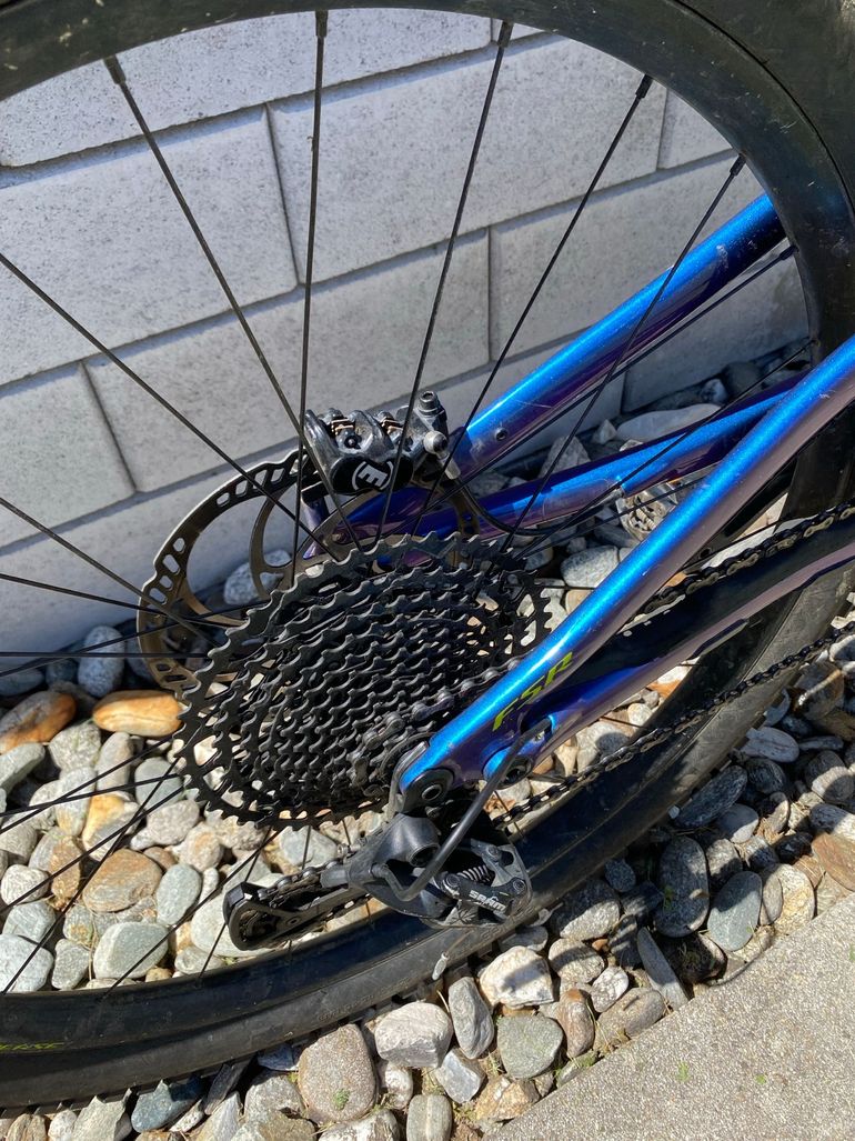 Used Specialized Men's Stumpjumper Comp Carbon 27.5—12-speed 2019 2019 Mountainbike, Blue, 27.5 — image 3 of 11
