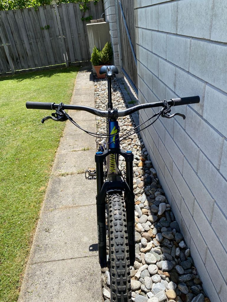 Used Specialized Men's Stumpjumper Comp Carbon 27.5—12-speed 2019 2019 Mountainbike, Blue, 27.5 — image 2 of 11
