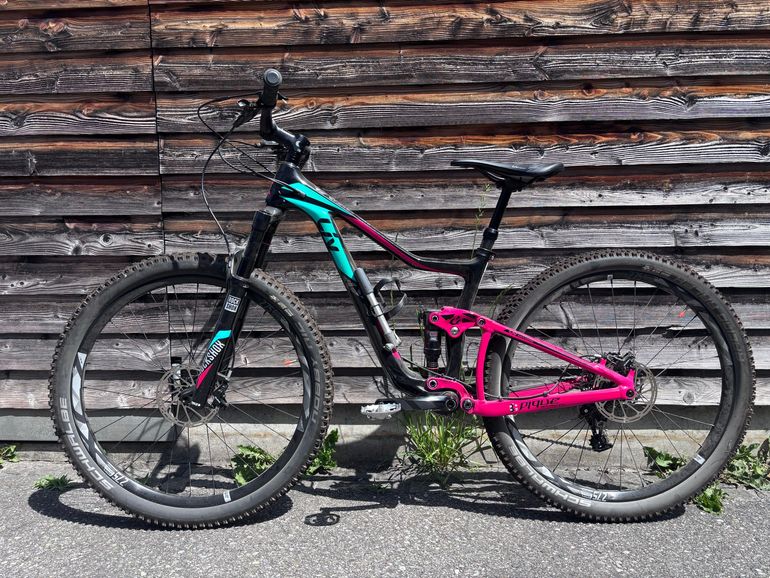 Used Liv Pique Advanced 2 2017 2017 Mountainbike, Black, 27.5 — image 4 of 9