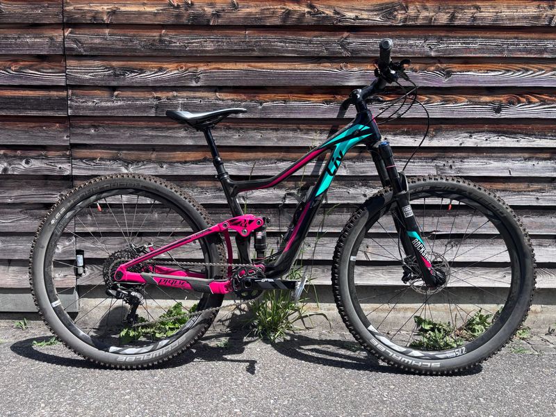 Used Liv Pique Advanced 2 2017 2017 Mountainbike, Black, 27.5 — image 1 of 9