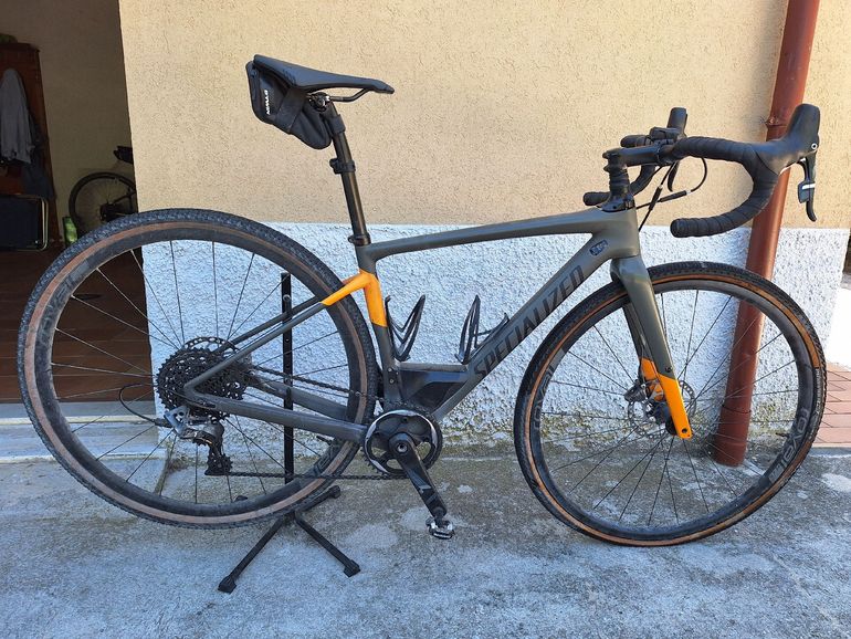 Used Specialized Men's Diverge Expert 2018 2018 Road & Gravel — image 1 of 7