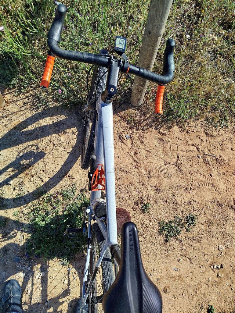 Used CUBE CROSS RACE 2022 2022 Road & Gravel, Light Gray — image 5 of 8