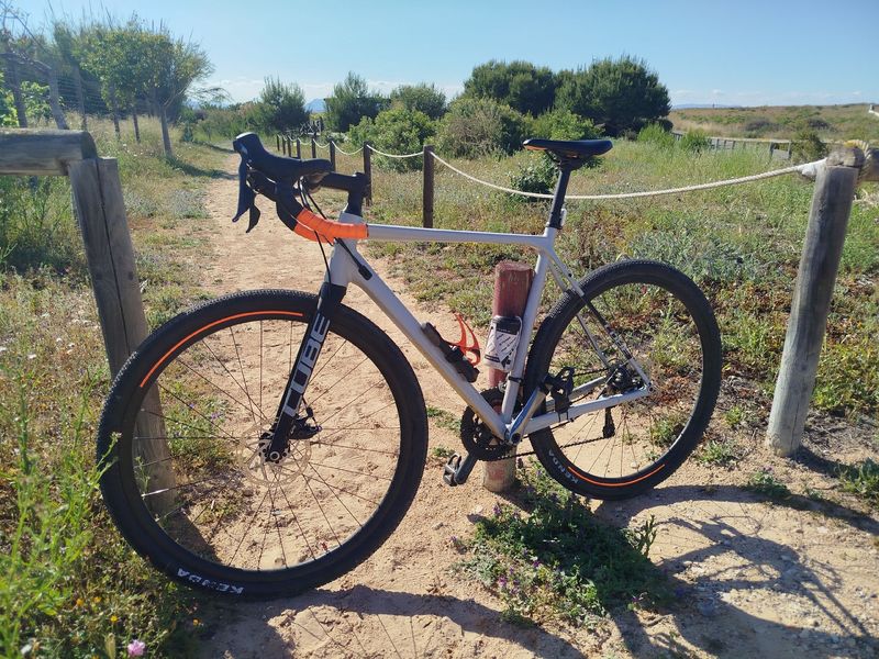 Použité CUBE CROSS RACE 2022 2022 Road & Gravel — obrázek 1 z 8