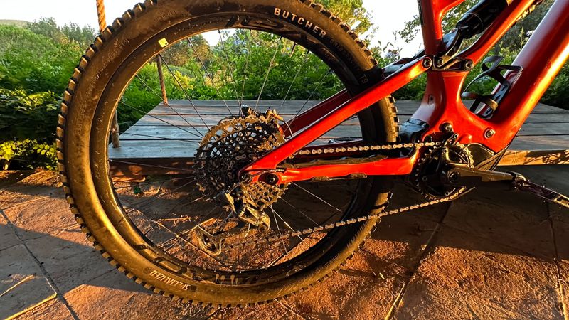 Used Specialized Levo Pro 2022 2022 Mountainbike, Red — image 3 of 8
