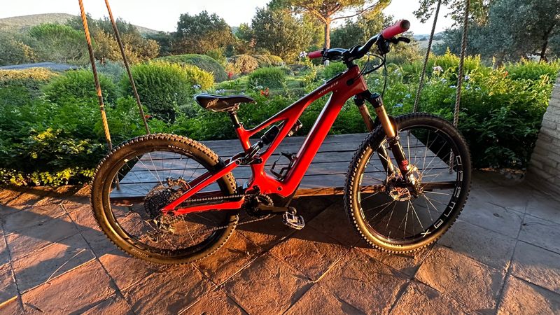 Used Specialized Levo Pro 2022 2022 Mountainbike, Red — image 2 of 8