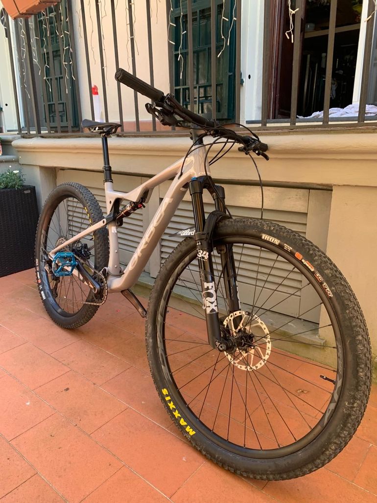 Used Orbea OIZ H10 TR 2022 2022 Mountainbike, Gris claro — image 1 of 8