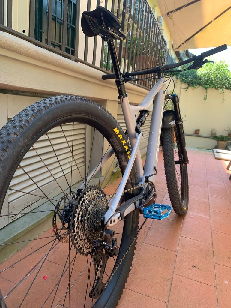 Used Orbea OIZ H10 TR 2022 2022 Mountainbike, Gris claro — image 3 of 8