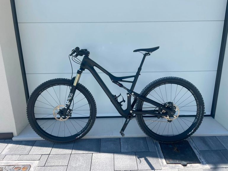 Used Specialized Camber Pro Carbon 29 2017 2017 Mountainbike, Black, 29 — image 1 of 3