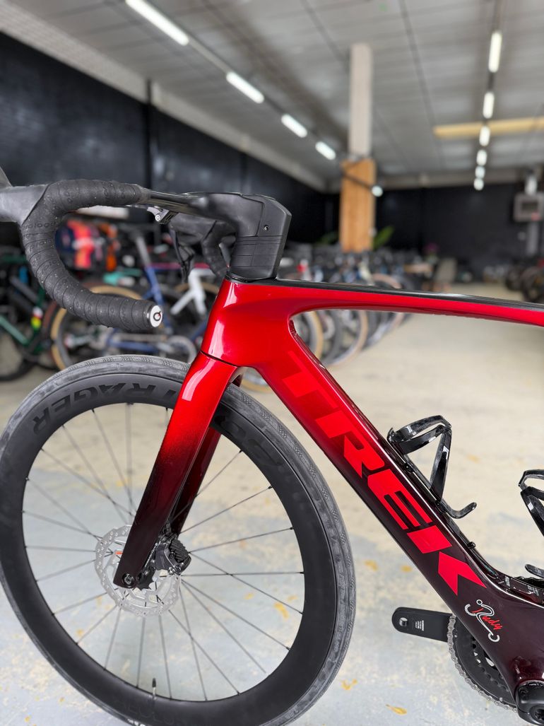 Used Trek Madone SLR7 Di2 Carbon 2024 Road & Gravel — image 17 of 24