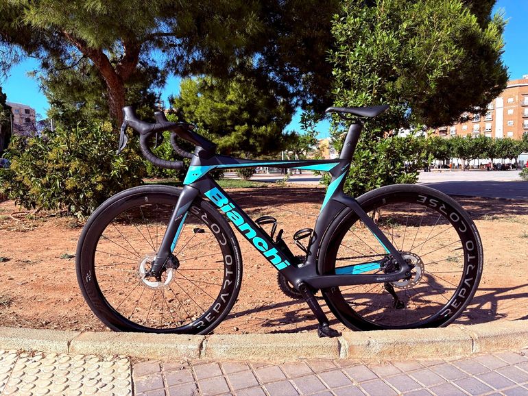 Used Bianchi Oltre PRO Ultegra Di2 2023 2023 Road & Gravel, Black — image 2 of 7