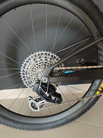 Used Santa Cruz Blur Sram Eagle Transmission XX 2025 Mountainbike, Black — image 6 of 11