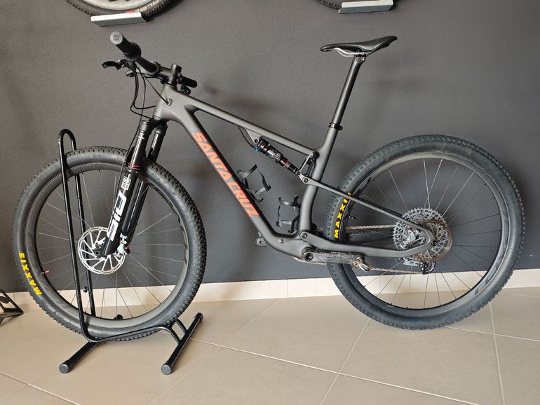 Used Santa Cruz Blur Sram Eagle Transmission XX 2025 Mountainbike, Black — image 8 of 11