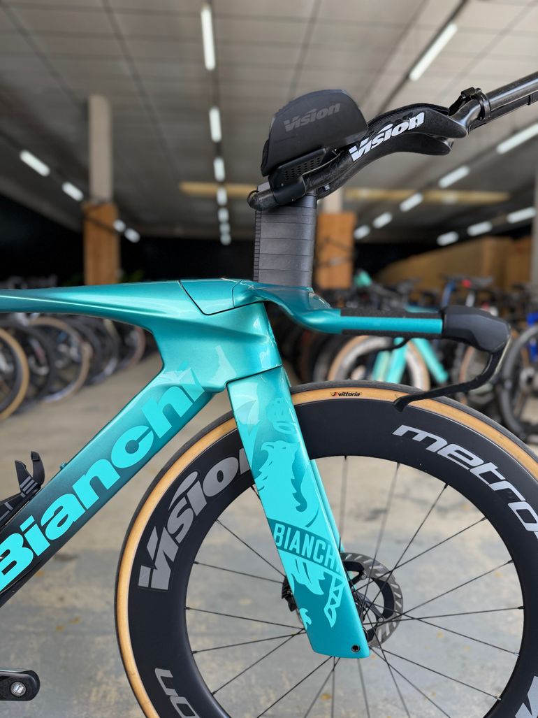 Used Bianchi Aquila RC Disc Di2 Carbon 2025 Road & Gravel — image 7 of 24