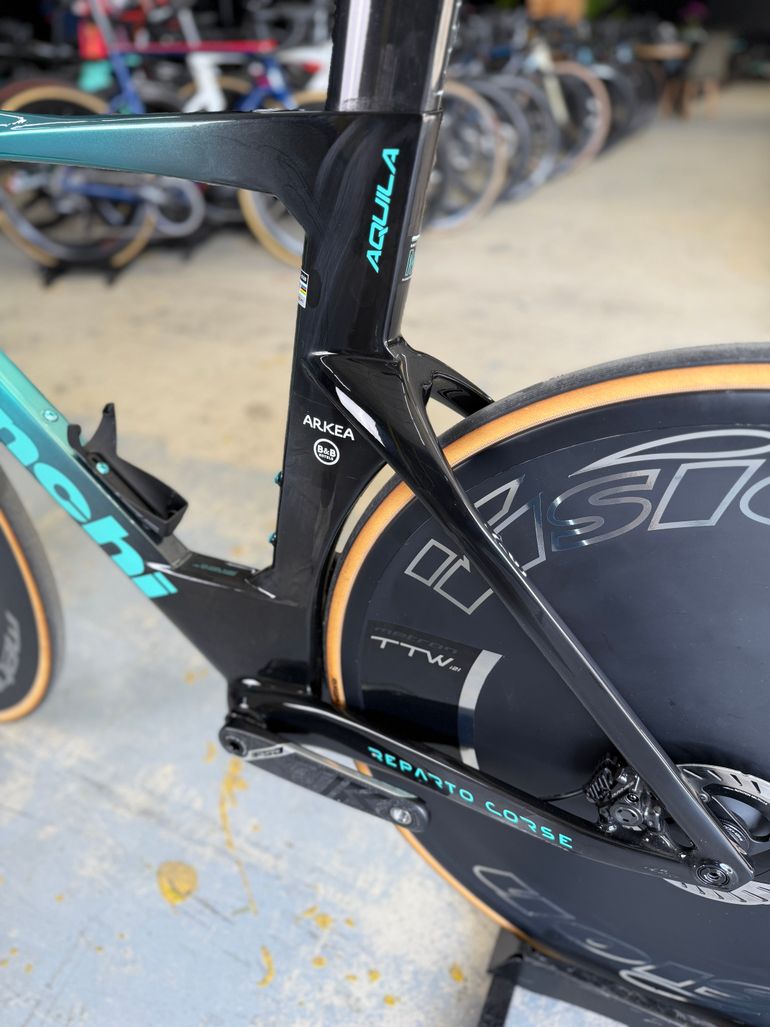 Used Bianchi Aquila RC Disc Di2 Carbon 2025 Road & Gravel — image 20 of 24