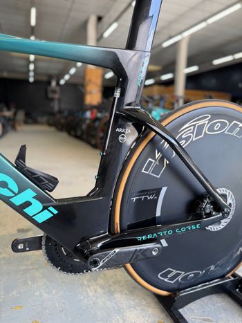 Used Bianchi Aquila RC Disc Di2 Carbon 2025 Road & Gravel — image 21 of 24